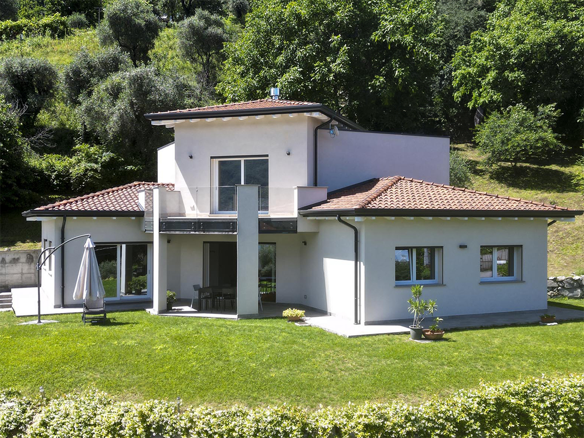 Villa classica in legno Oliveto Lario - Marlegno