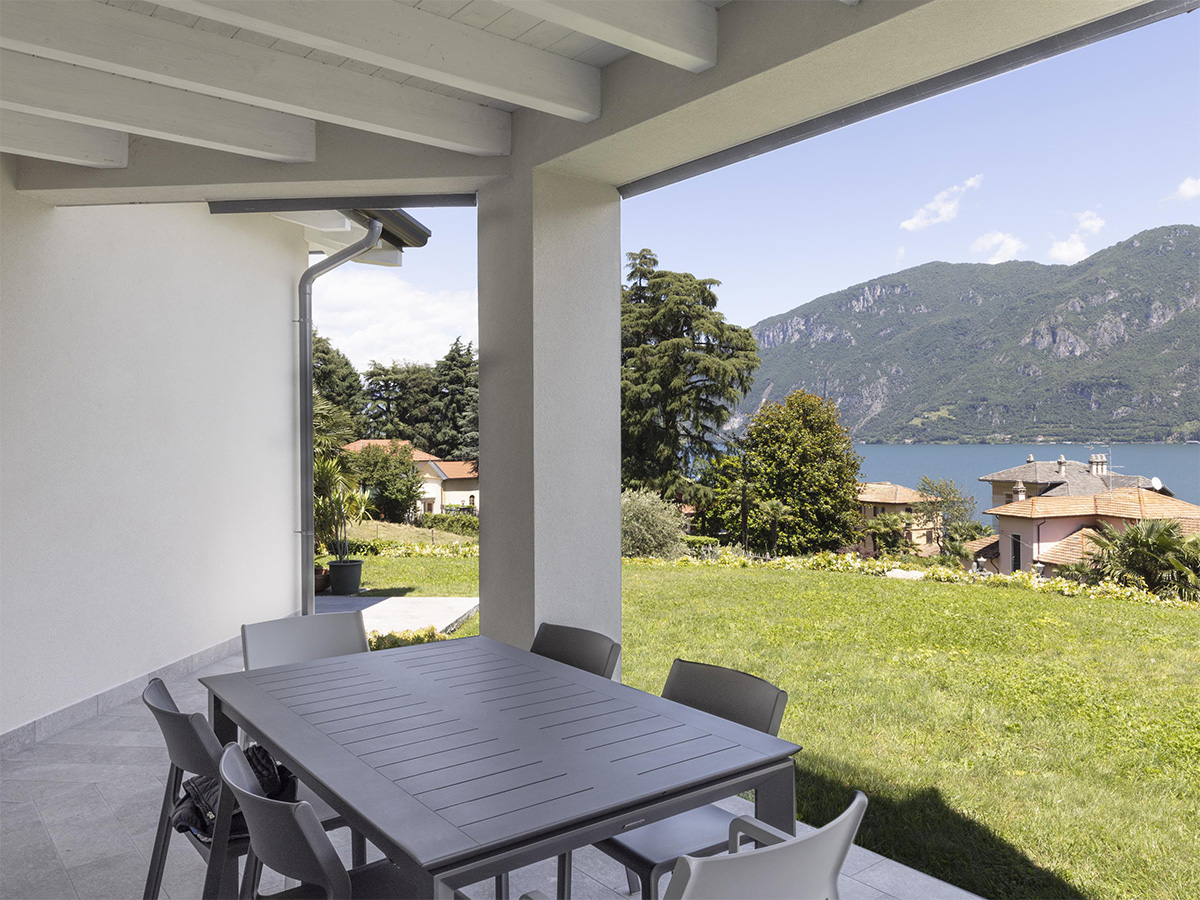 Villa classica in legno Oliveto Lario - Marlegno