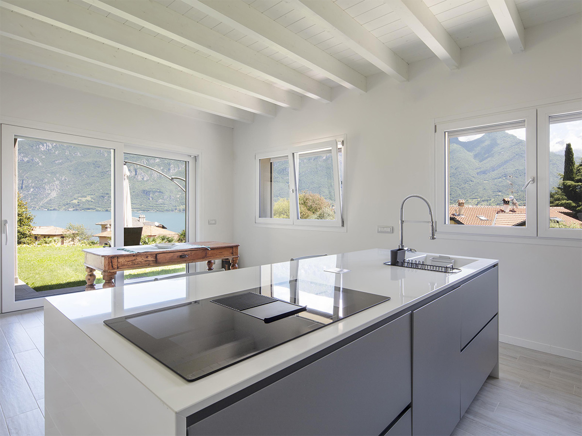 Villa classica in legno Oliveto Lario - Marlegno